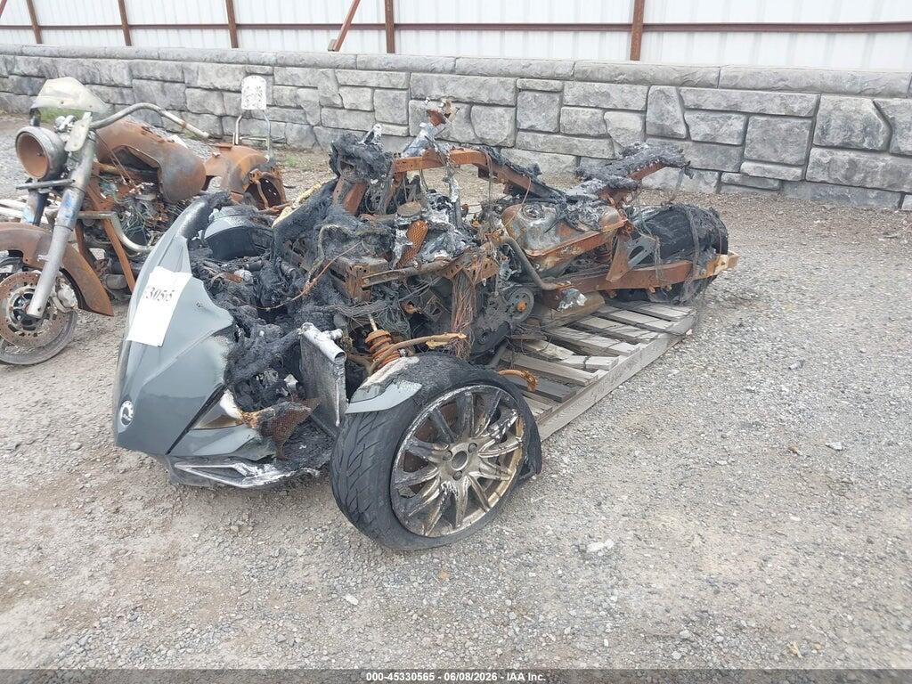 2BXNBDD20HV003640 2017 CAN-AM SPYDER ROADSTER photo no. 2