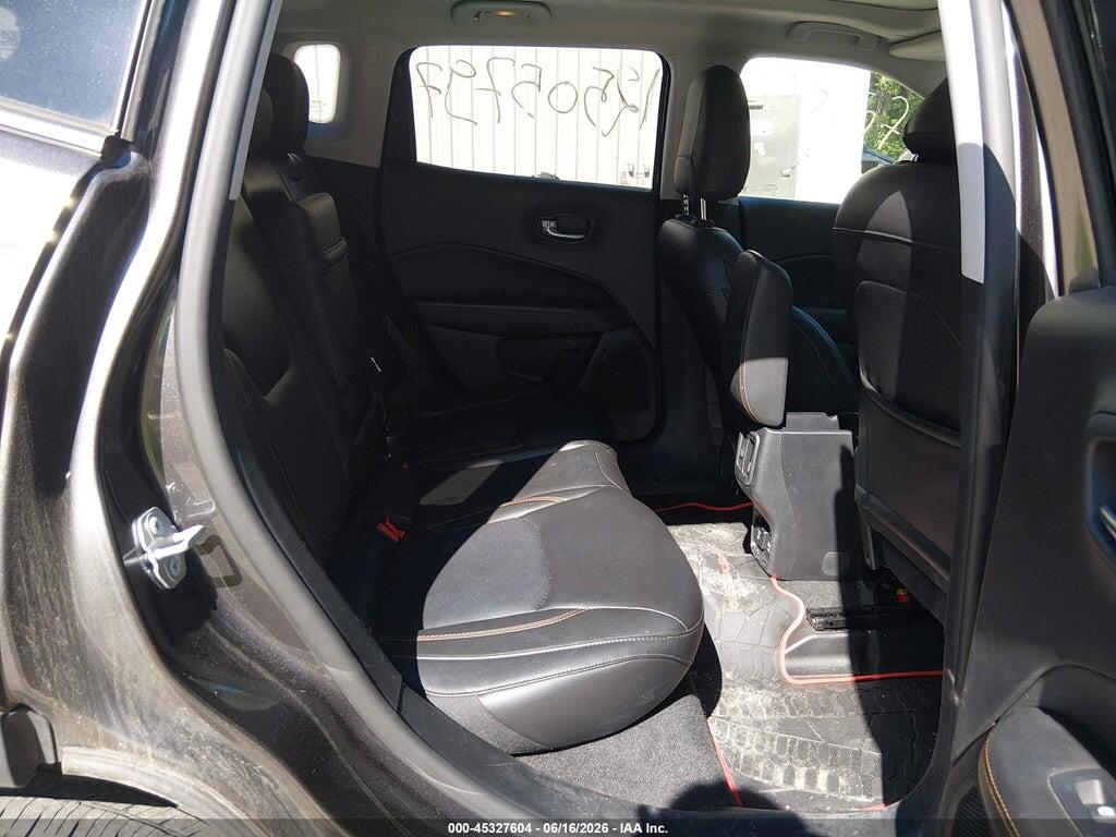 3C4NJDCB9JT316329 2018 JEEP COMPASS photo no. 8