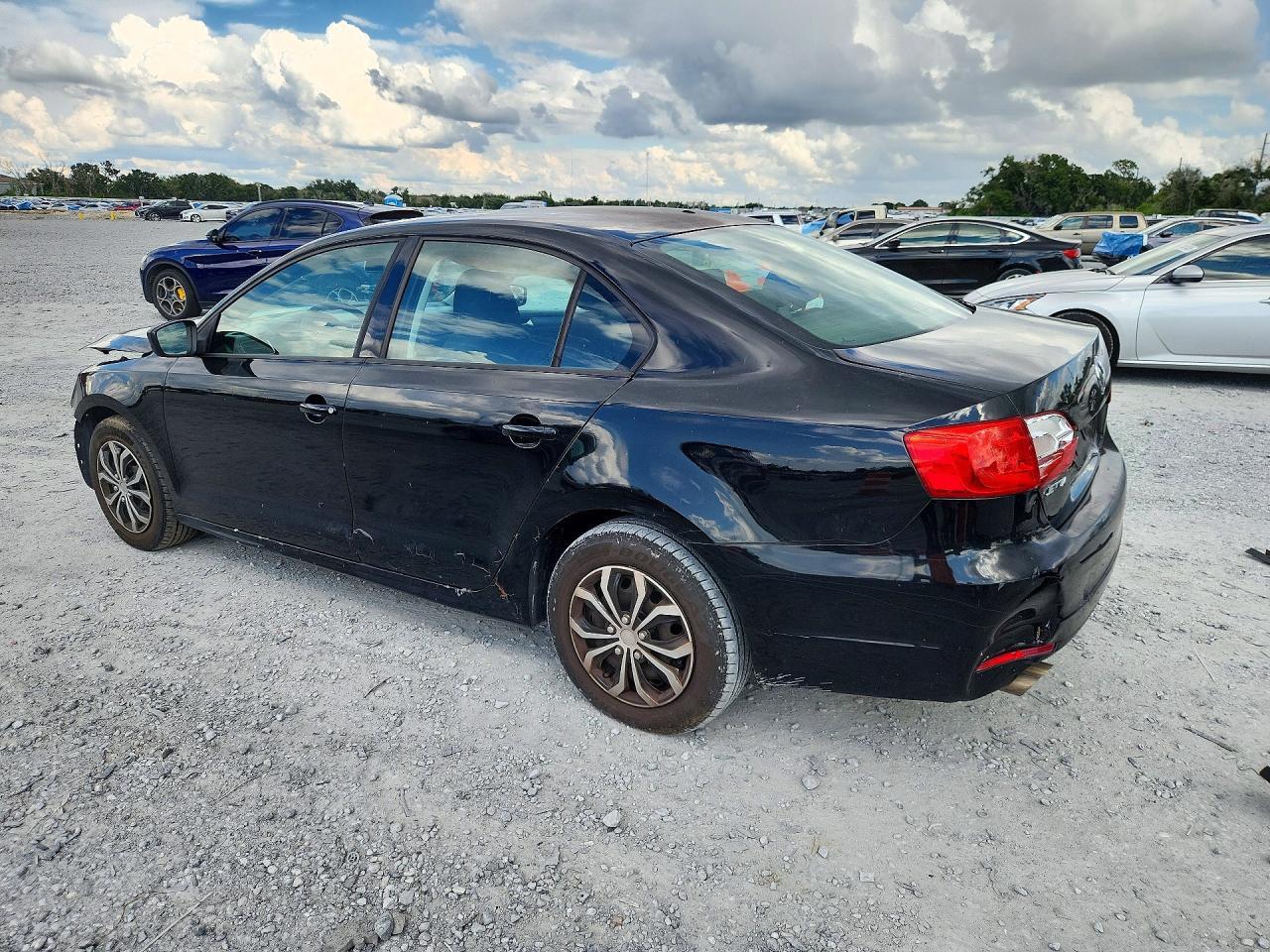 2013 VOLKSWAGEN JETTA BASE — Фото 2 из 13