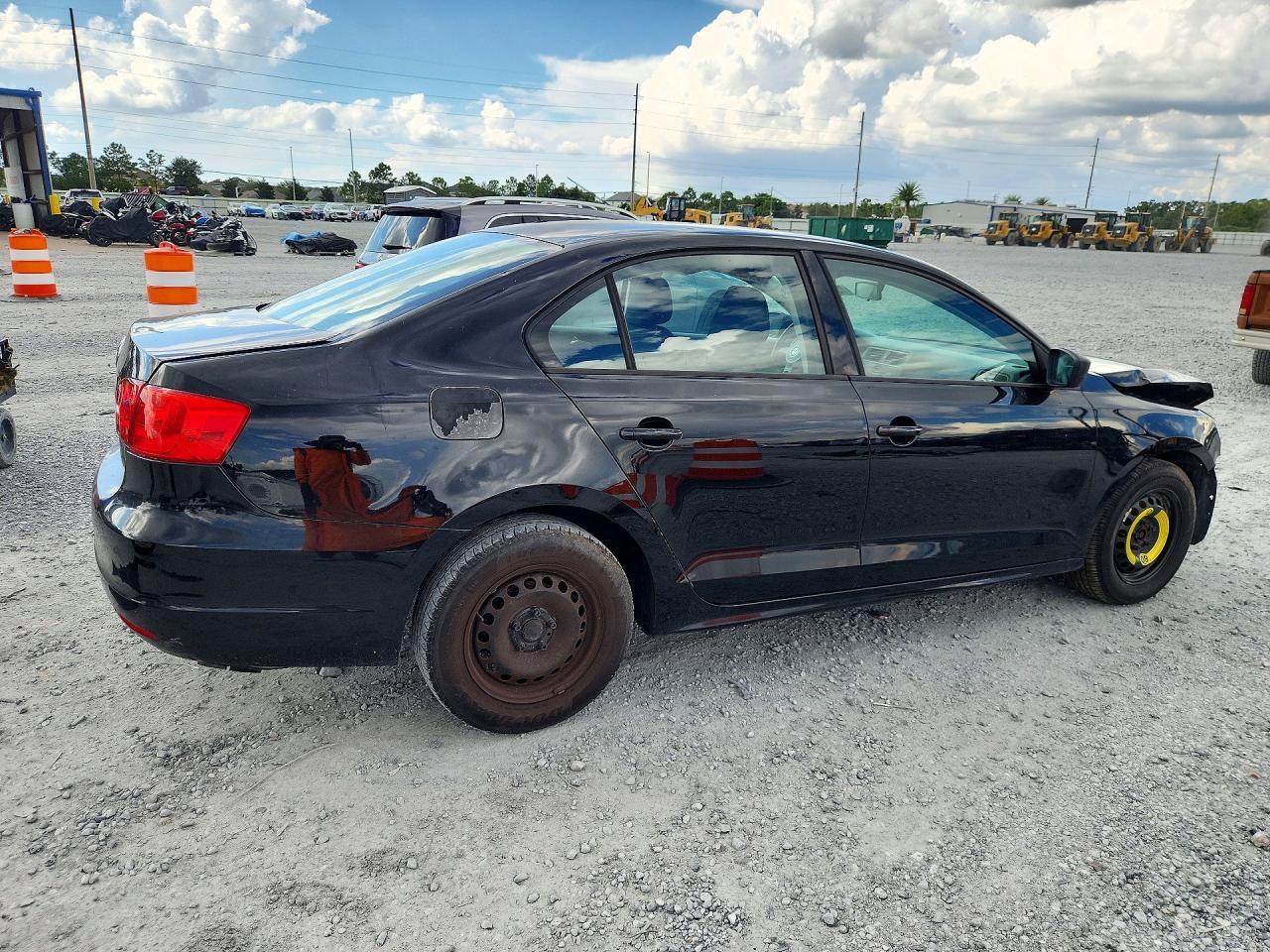 2013 VOLKSWAGEN JETTA BASE — Фото 3 из 13