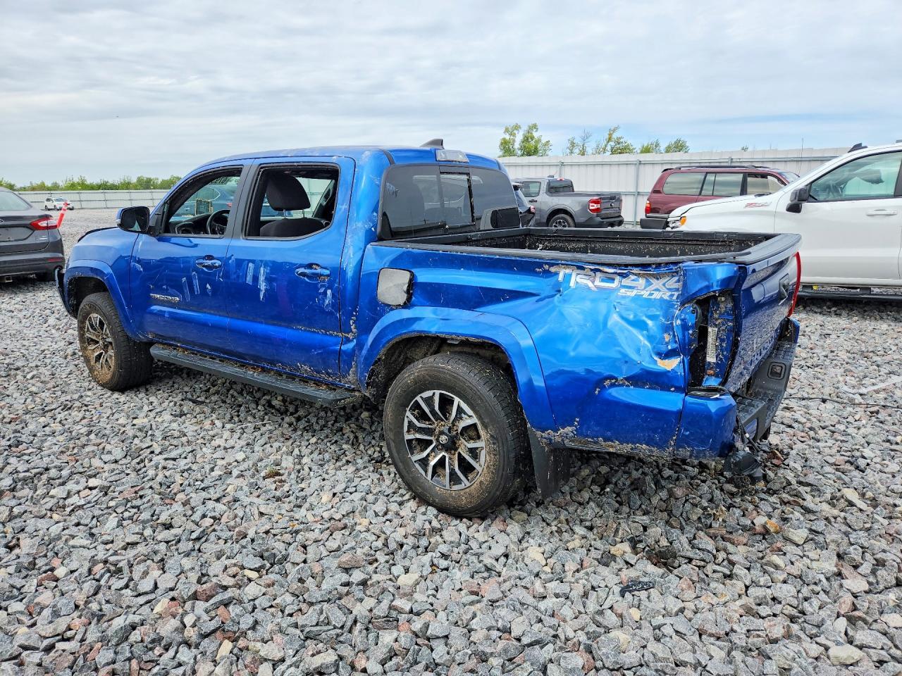 2017 TOYOTA TACOMA TRD SPORT — Фото 2 из 12