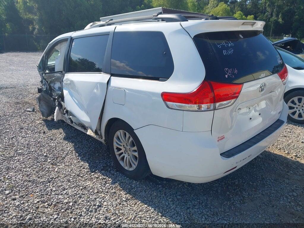 5TDYK3DC4ES454419 2014 TOYOTA SIENNA photo no. 3
