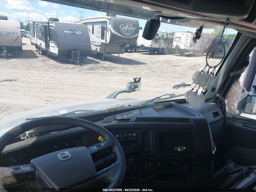 4V4NC9TJ0KN218018 2019 VOLVO VNL photo no. 6