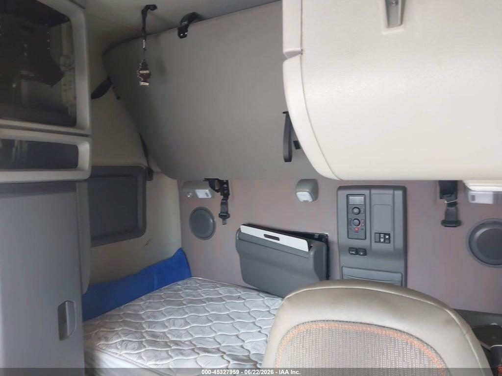 4V4NC9TJ0KN218018 2019 VOLVO VNL photo no. 7