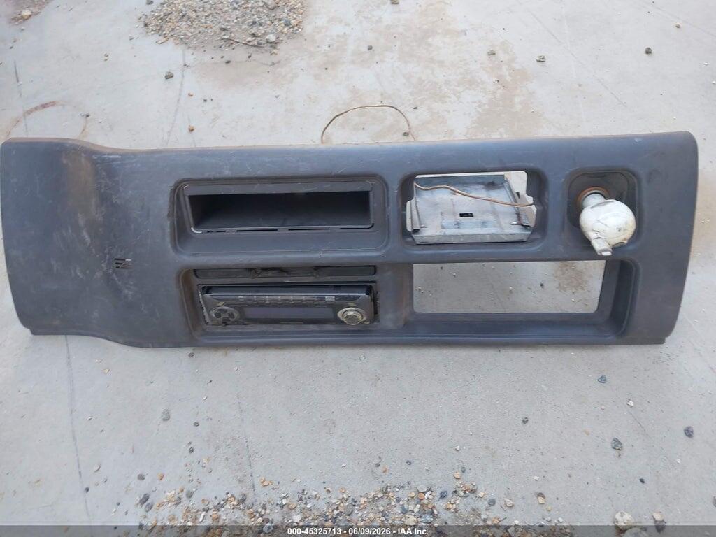 JALC4B14717010546 2001 ISUZU NPR photo no. 11