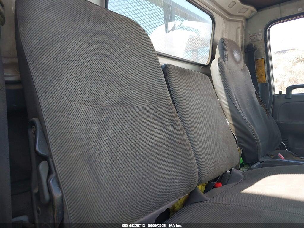 JALC4B14717010546 2001 ISUZU NPR photo no. 6
