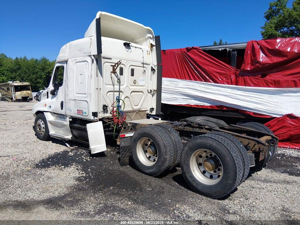 1FUJGLDV9FLGF1035 2015 FREIGHTLINER CASCADIA 125 photo no. 3