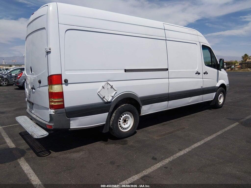 WD3PE8CB6C5716155 2012 MERCEDES-BENZ SPRINTER 2500 photo no. 4