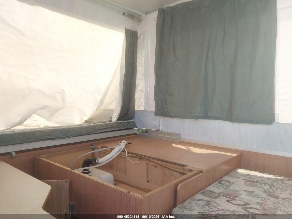 4X4CFM4124D257059 2004 FOREST RIVER ROCKWOOD FREEDOM photo no. 8