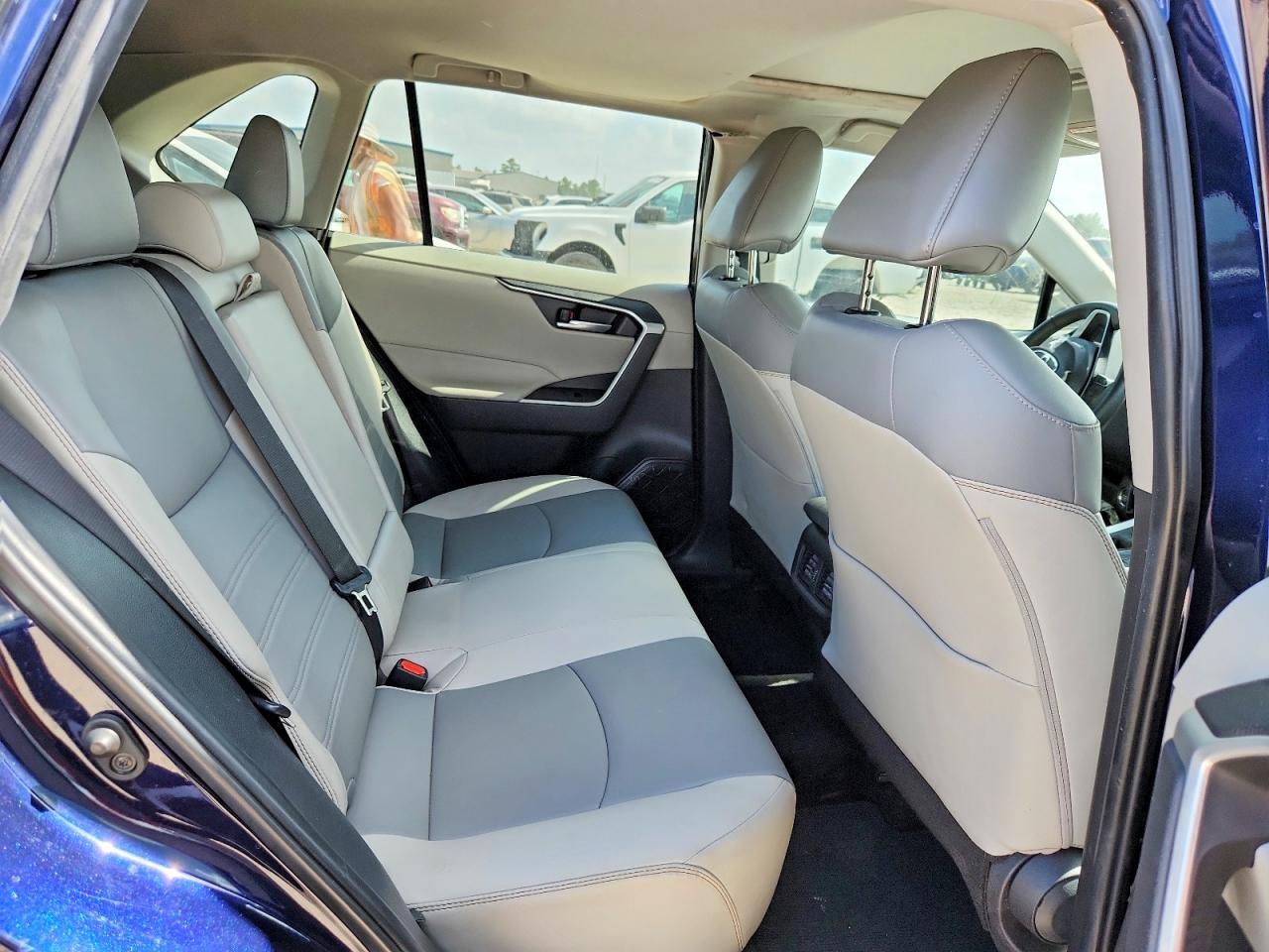 2024 TOYOTA RAV4 XLE PREMIUM — Фото 10 из 12