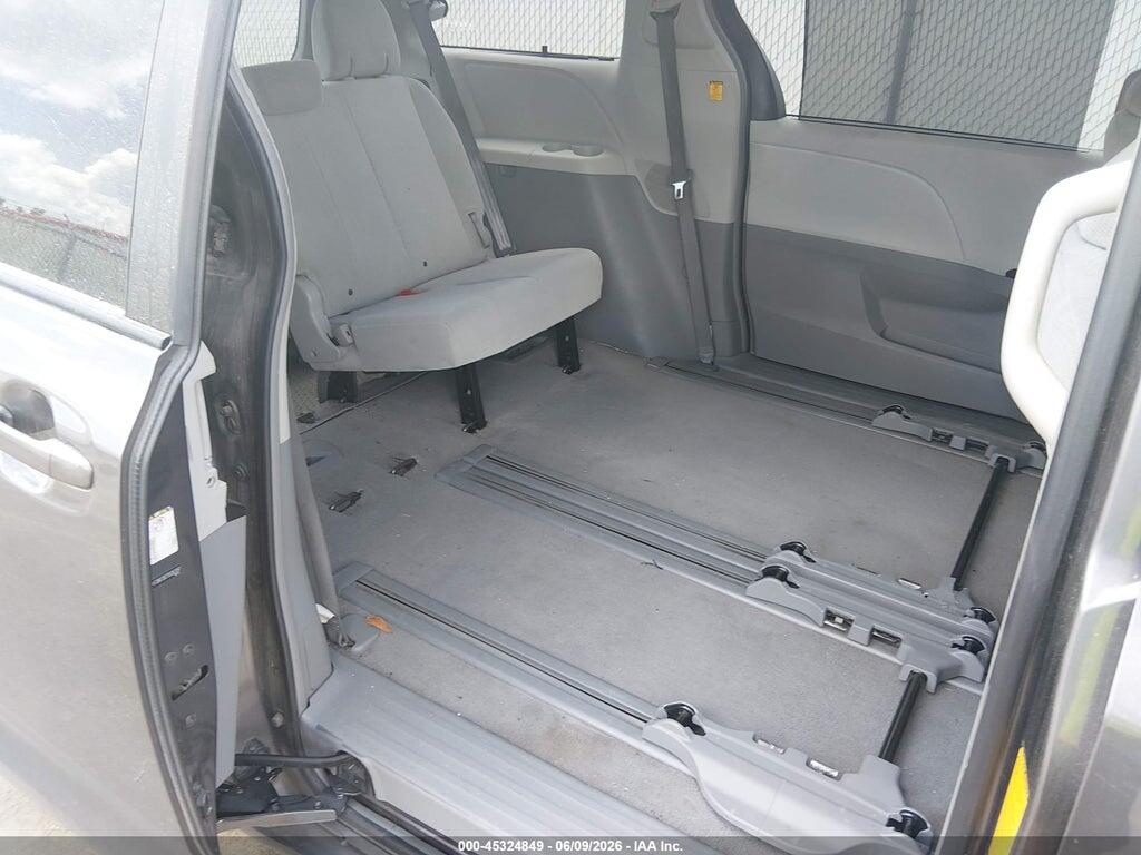 5TDKK3DC7BS062097 2011 TOYOTA SIENNA photo no. 8