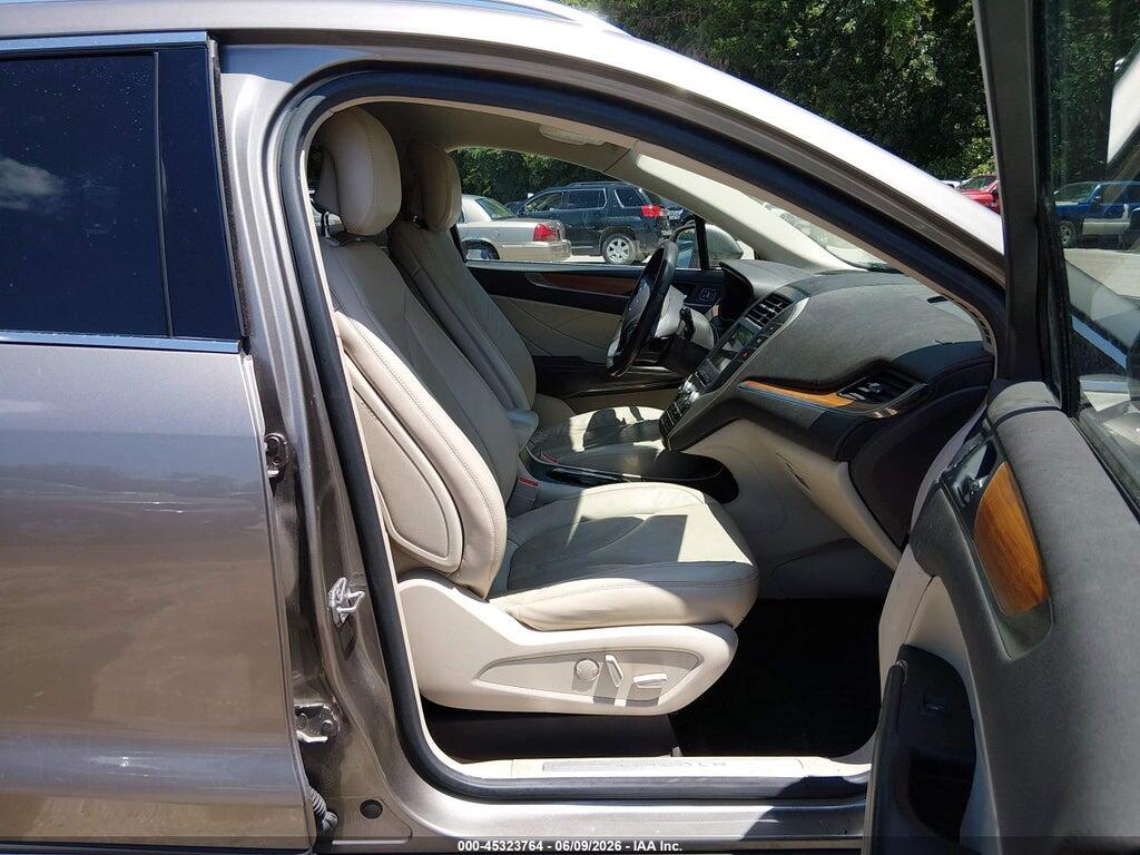 5LMCJ2C99HUL22584 2017 LINCOLN MKC photo no. 5