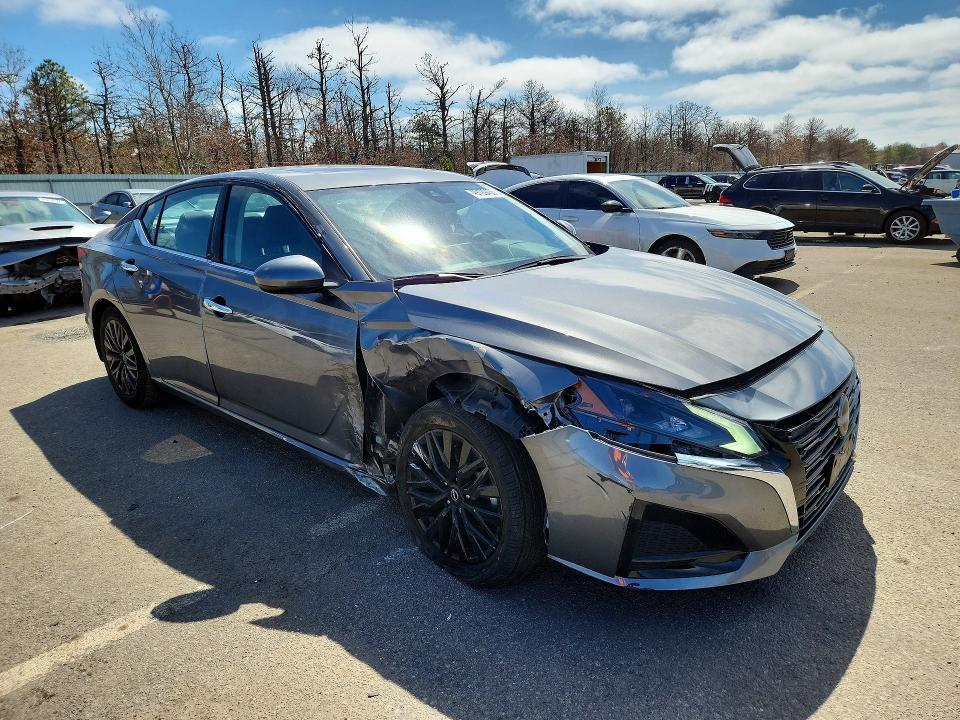 2025 NISSAN ALTIMA 2.5 SV — Фото 4 из 12