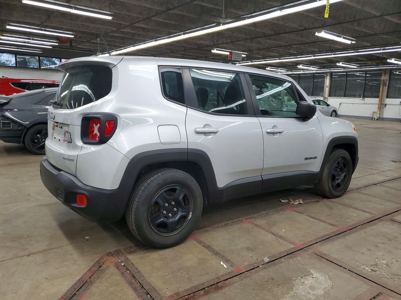 2016 JEEP RENEGADE SPORT — Фото 3 из 12