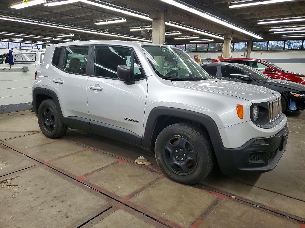 2016 JEEP RENEGADE SPORT — Фото 4 из 12