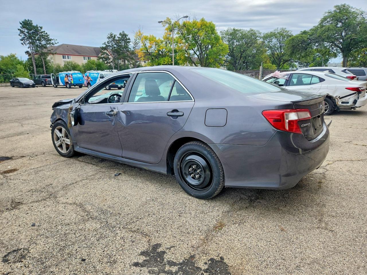 2014 TOYOTA CAMRY SE — Фото 2 из 12