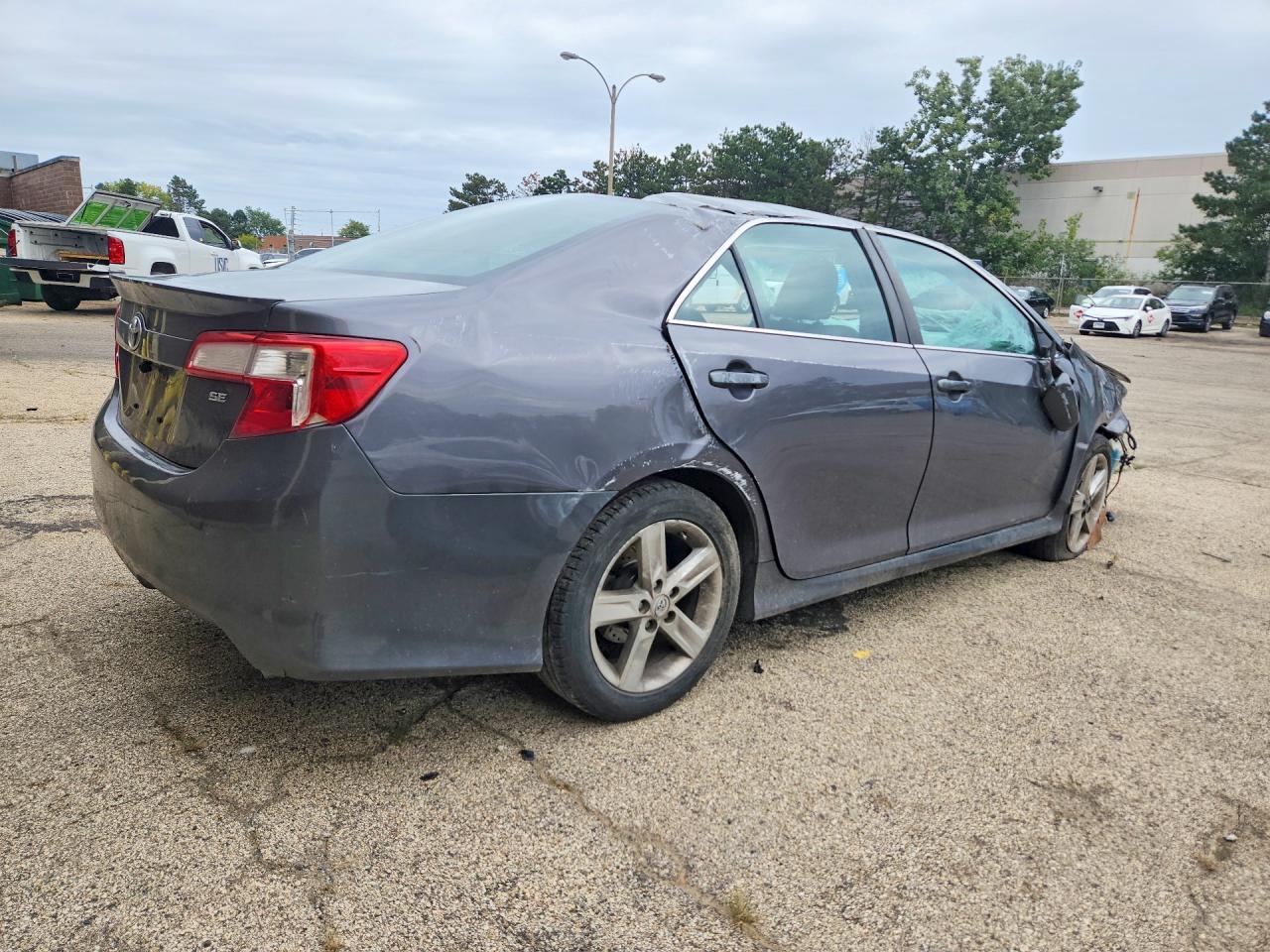 2014 TOYOTA CAMRY SE — Фото 3 из 12