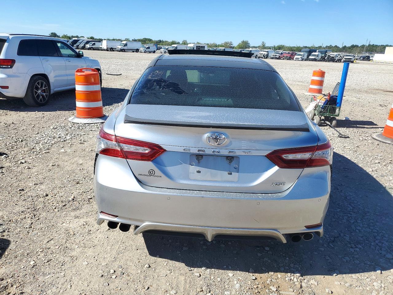 2018 TOYOTA CAMRY XSE — Фото 6 из 12
