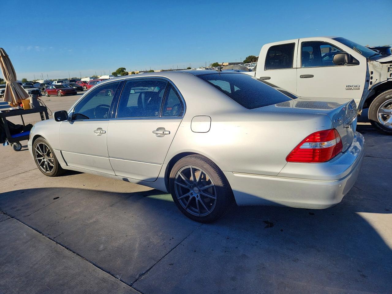 2004 LEXUS LS 430 — Фото 2 из 12