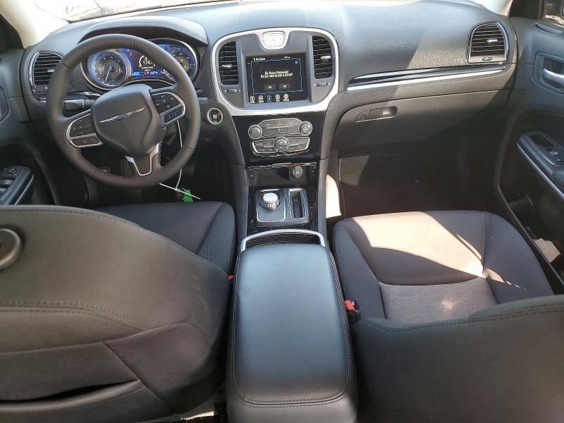 2023 CHRYSLER 300 TOURING — Фото 8 из 12