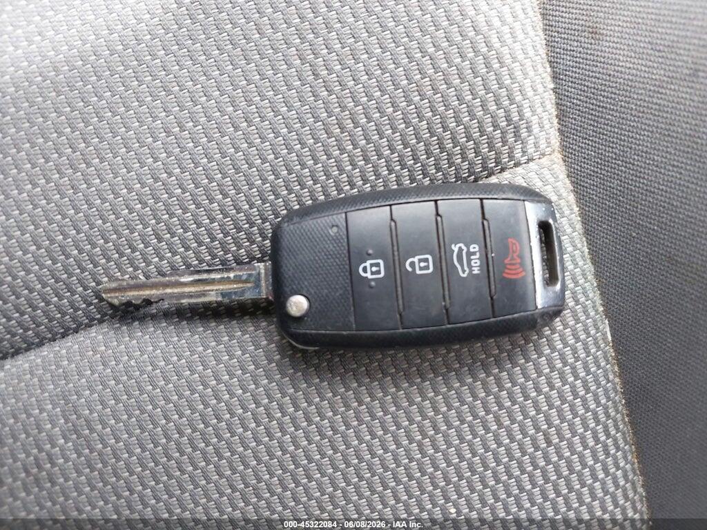 3KPFK4A73HE088018 2017 KIA FORTE photo no. 11