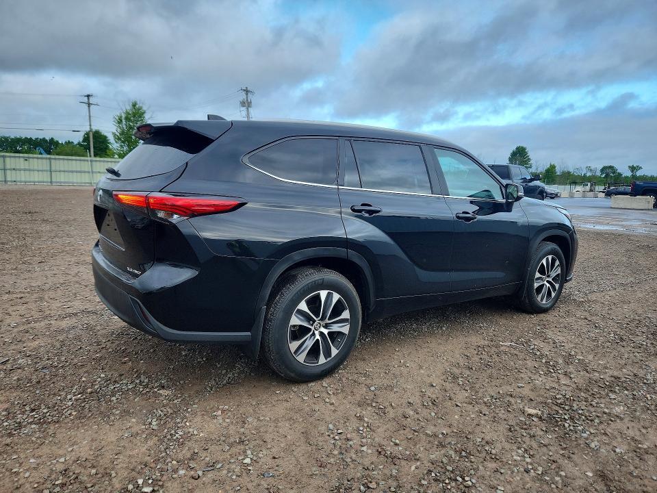 2023 TOYOTA HIGHLANDER XLE — Фото 3 из 14