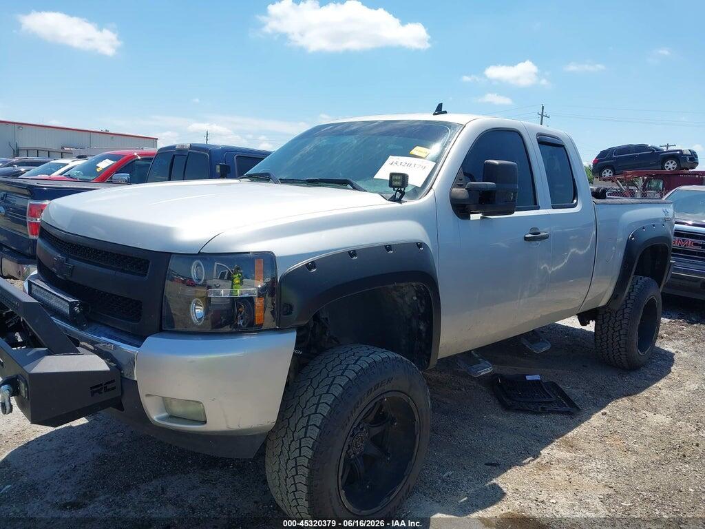 1GCRKSE32BZ328728 2011 CHEVROLET SILVERADO 1500 photo no. 2