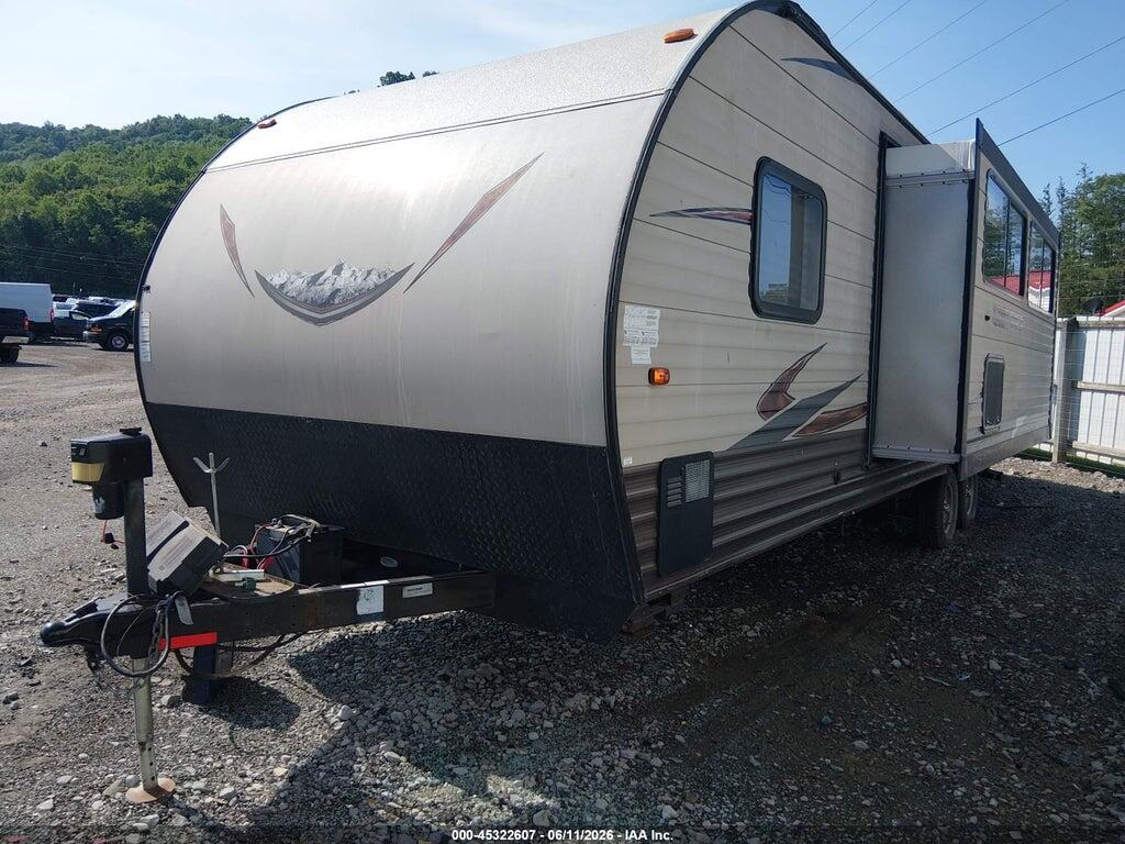 4X4TCKB2XHK039137 2017 FOREST RIVER CHEROKEE GREY WOLF 26DBH TRAVEL TRAILER photo no. 2