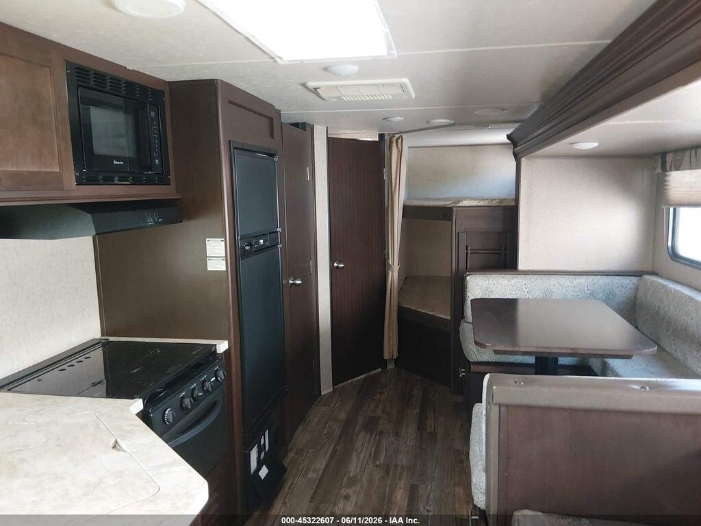 4X4TCKB2XHK039137 2017 FOREST RIVER CHEROKEE GREY WOLF 26DBH TRAVEL TRAILER photo no. 8