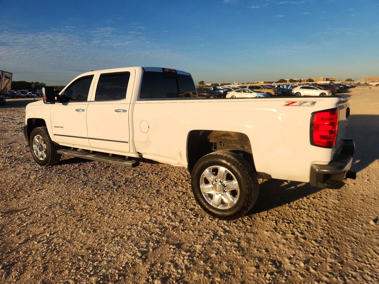 2015 CHEVROLET SILVERADO K3500 LTZ — Фото 2 из 12