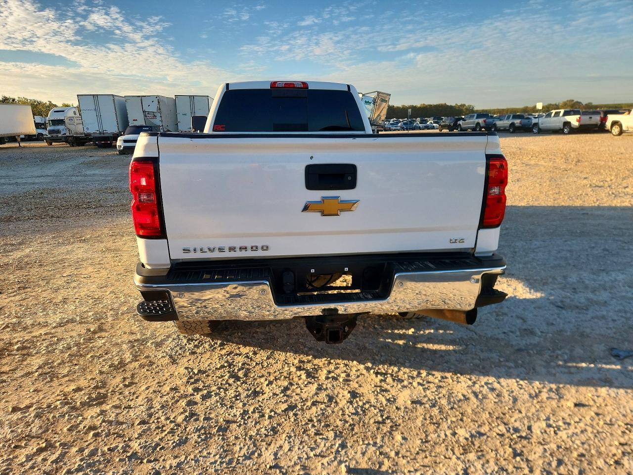 2015 CHEVROLET SILVERADO K3500 LTZ — Фото 6 из 12