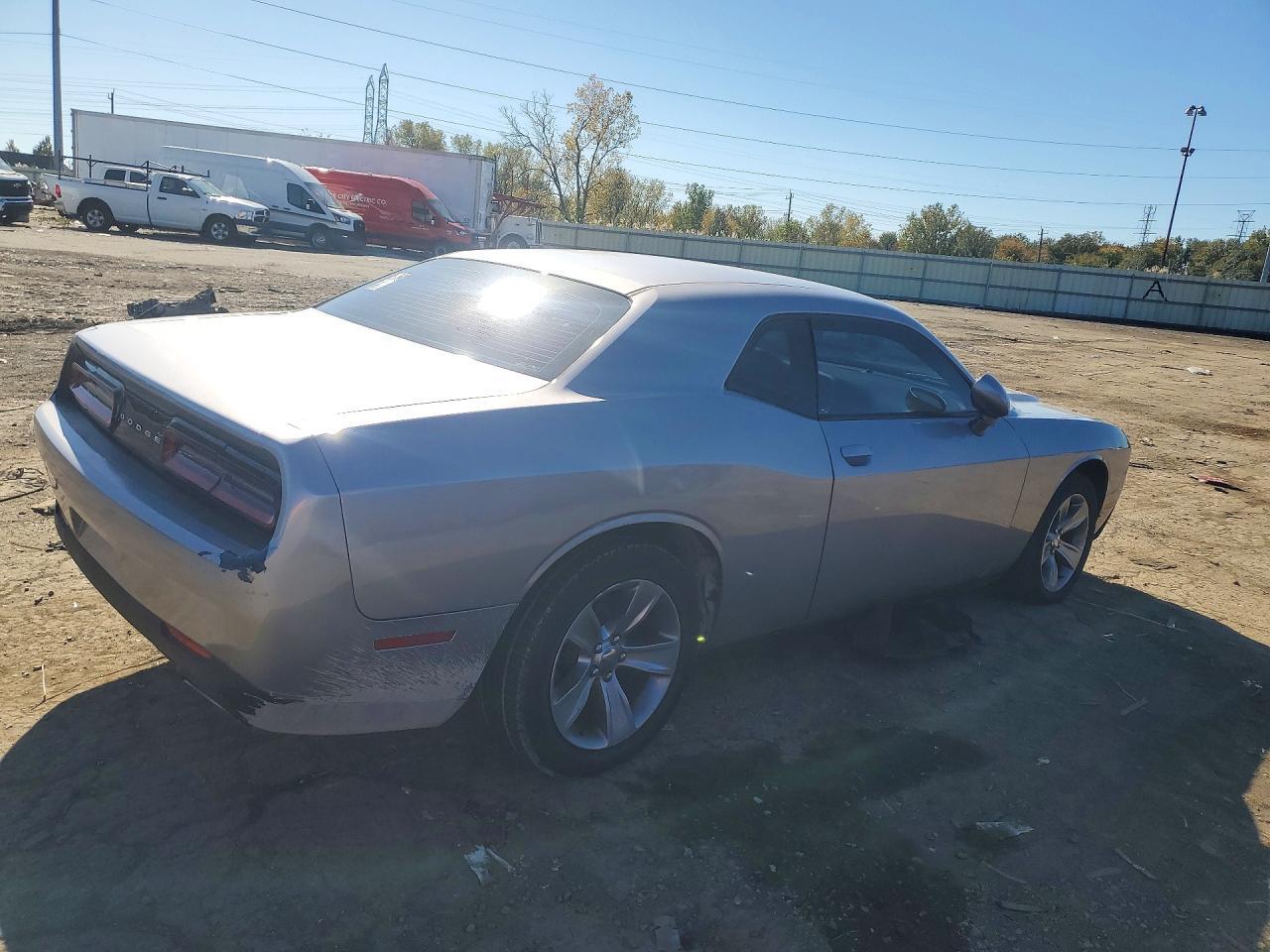 2016 DODGE CHALLENGER SXT — Фото 3 из 12