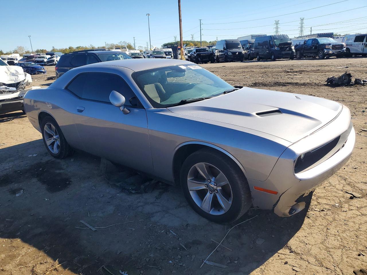 2016 DODGE CHALLENGER SXT — Фото 4 из 12