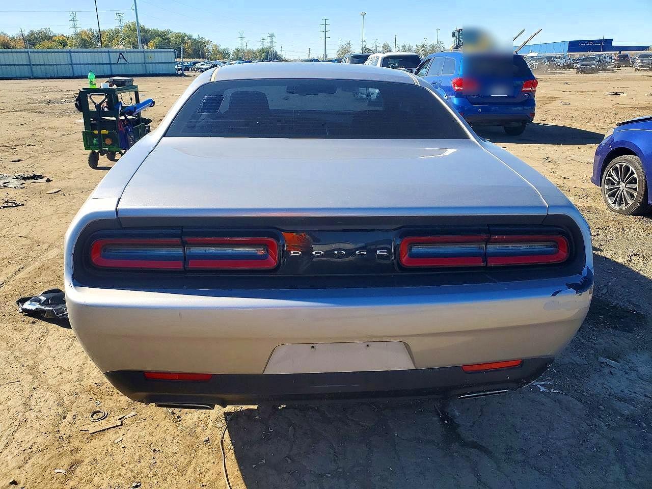 2016 DODGE CHALLENGER SXT — Фото 6 из 12