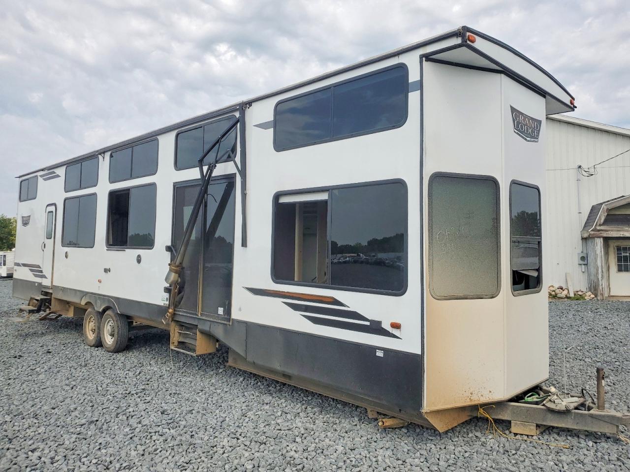 2023 FOREST RIVER GRAND LODGE CAMPER