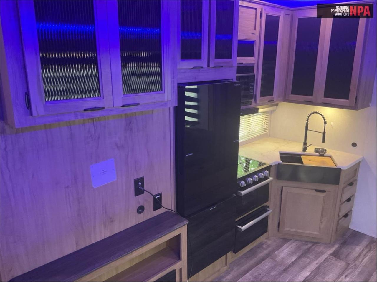 2024 CHEROKEE BY FOREST RIVER M-287BH - ARCTIC WOLF FIFTH WHEEL SERIES — Фото 5 из 14