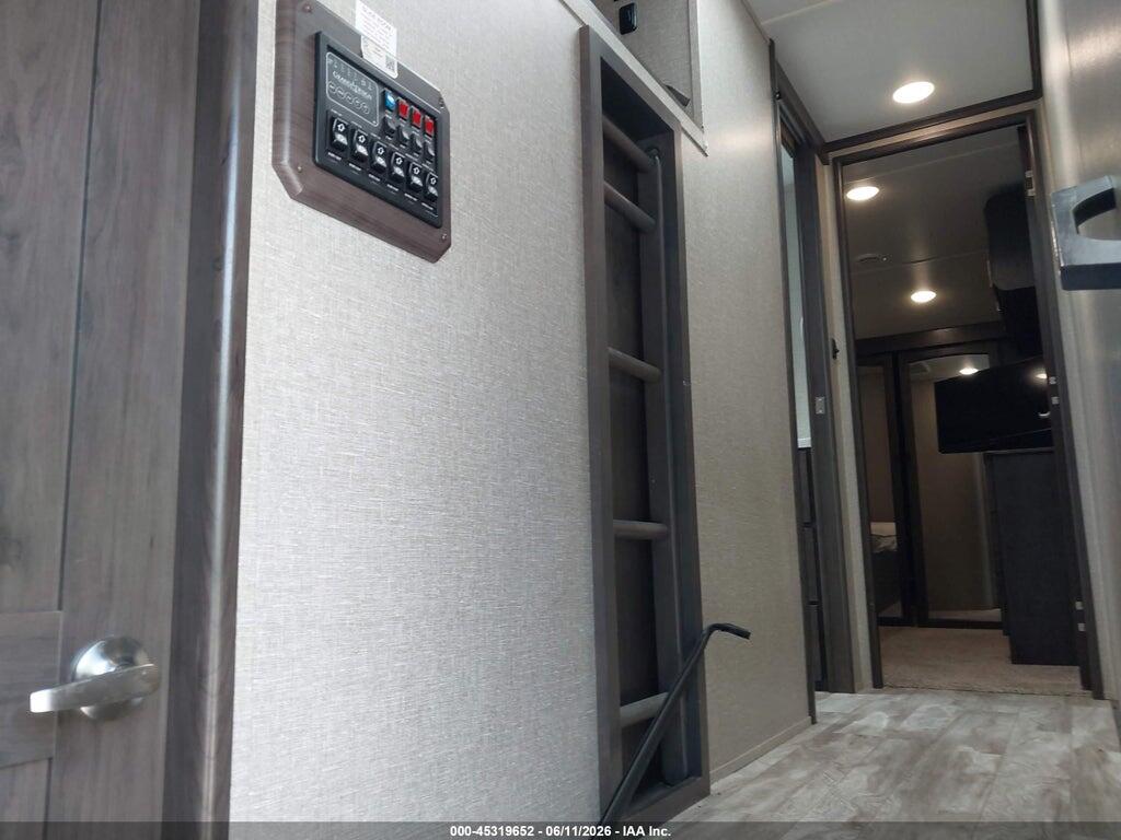 573FR4228M9908423 2021 GRAND DESIGN RECREAT REFLECTION M-367BHS photo no. 5