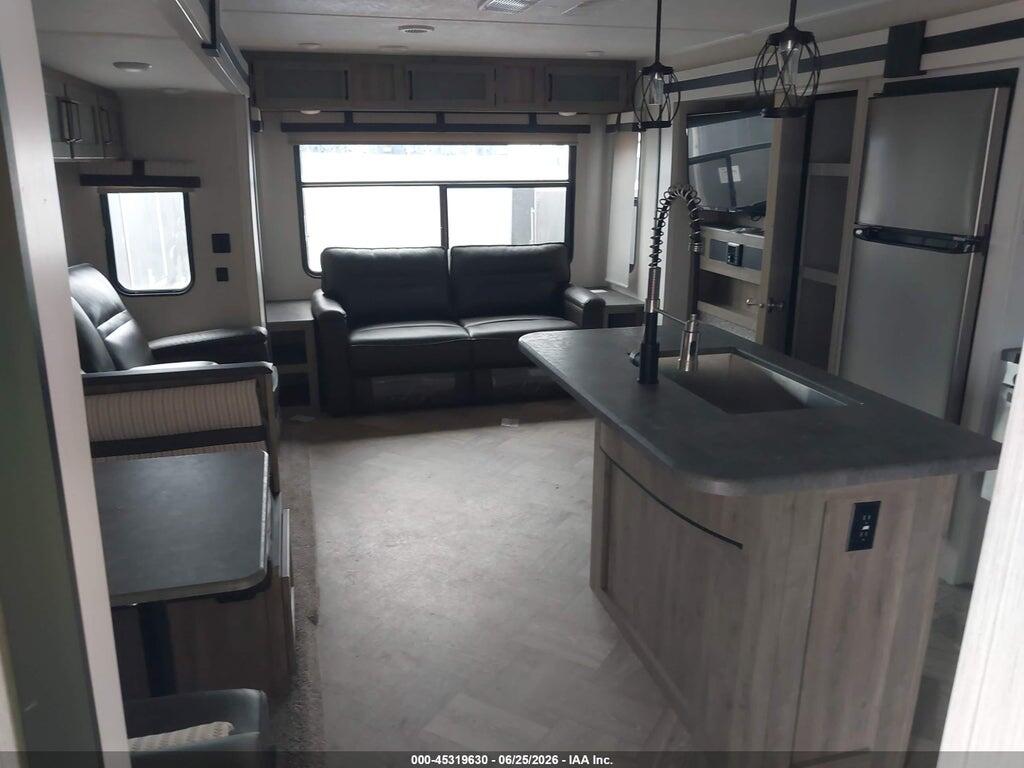 4X4TPUG21MP090497 2021 FOREST RIVER PALOMINO PUMA 31RLQS TRAVEL TRAILER photo no. 8
