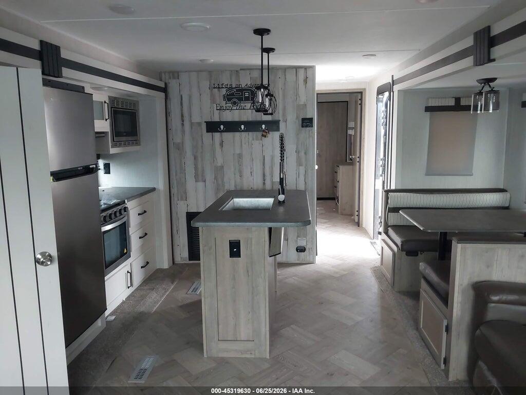 4X4TPUG21MP090497 2021 FOREST RIVER PALOMINO PUMA 31RLQS TRAVEL TRAILER photo no. 9