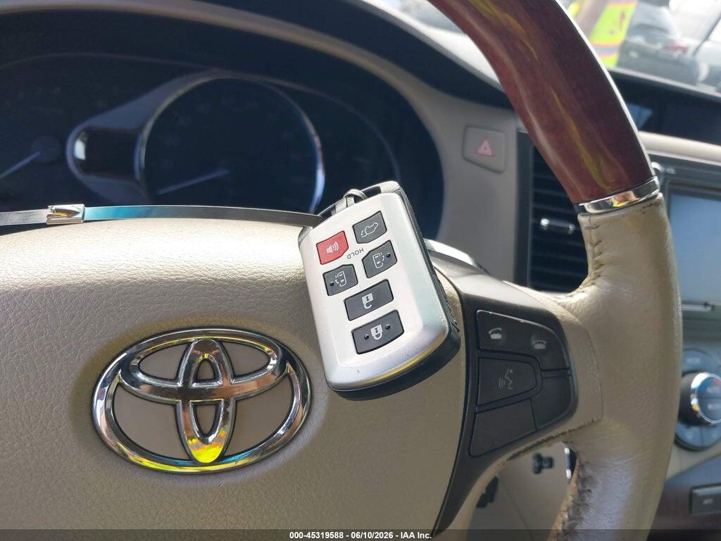 5TDDK3DC6BS002272 2011 TOYOTA SIENNA photo no. 11
