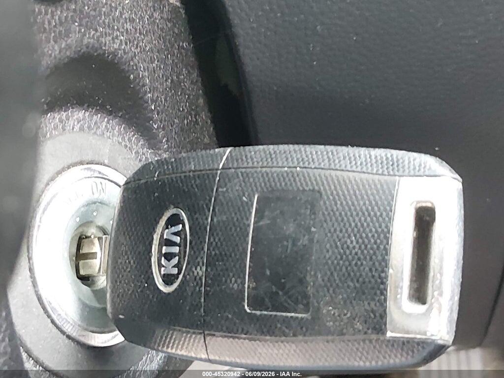 KNDJP3A50G7843256 2016 KIA SOUL photo no. 11