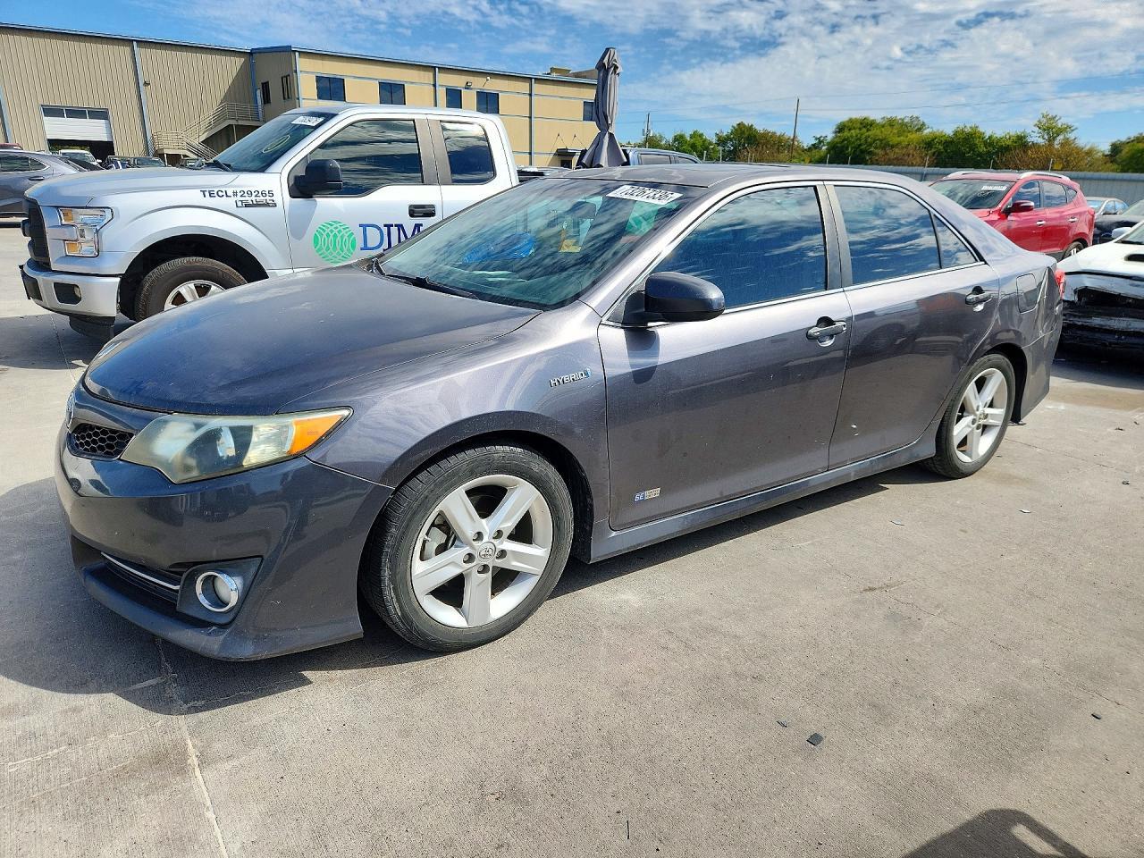 2014 TOYOTA CAMRY HYBRID SE