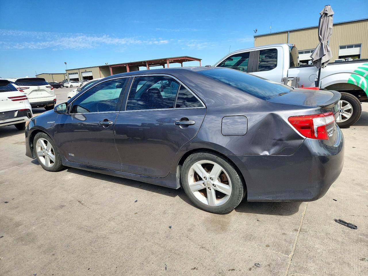 2014 TOYOTA CAMRY HYBRID SE — Фото 2 из 12