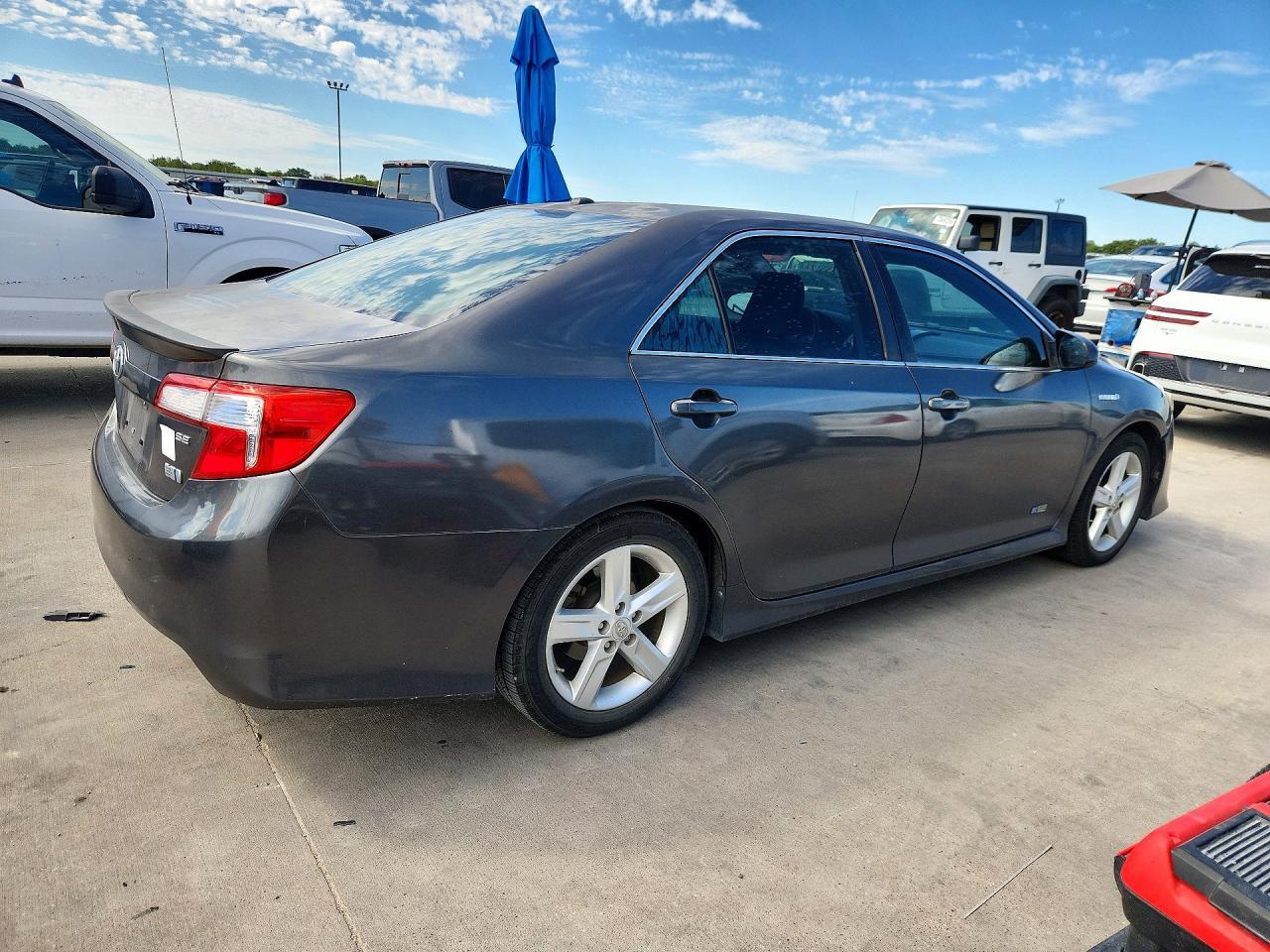 2014 TOYOTA CAMRY HYBRID SE — Фото 3 из 12