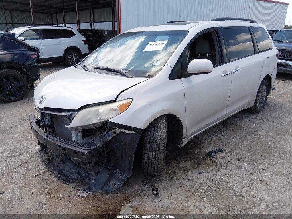 5TDYK3DC1FS557802 2015 TOYOTA SIENNA photo no. 2