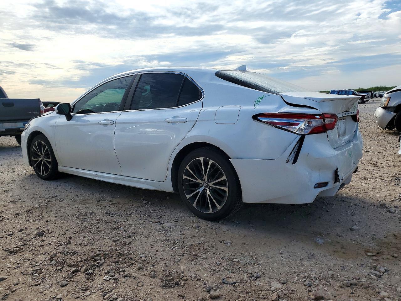 2020 TOYOTA CAMRY — Фото 2 из 12