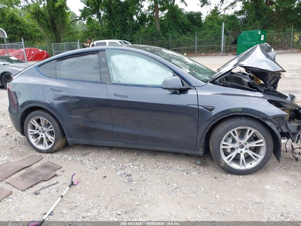 7SAYGDEE5RF995404 2024 TESLA MODEL Y photo no. 12