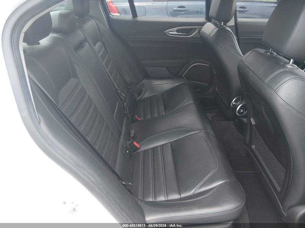 ZARFAECNXH7542257 2017 ALFA ROMEO GIULIA photo no. 8