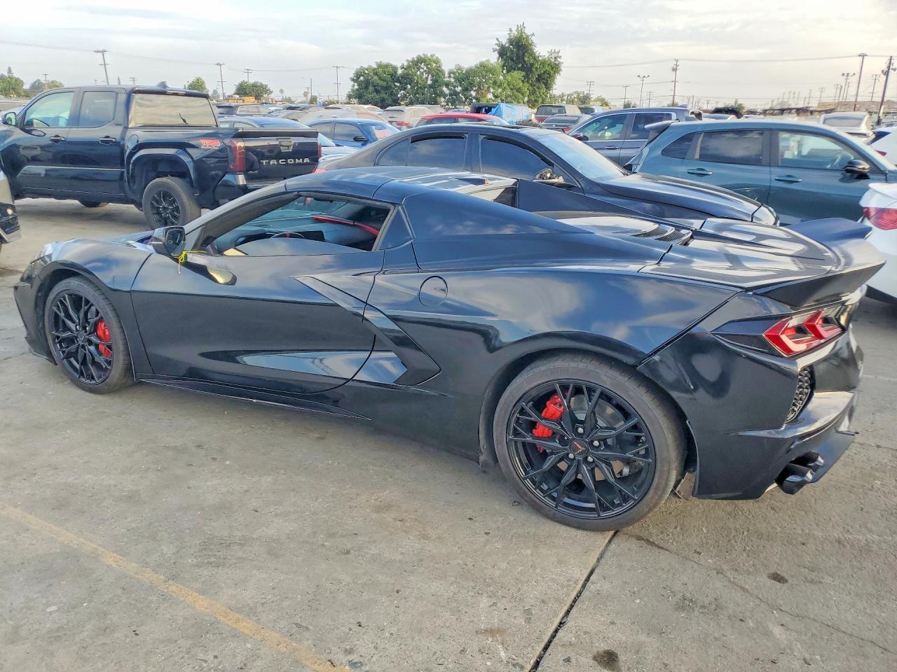 2024 CHEVROLET CORVETTE STINGRAY 2LT — Фото 2 из 12