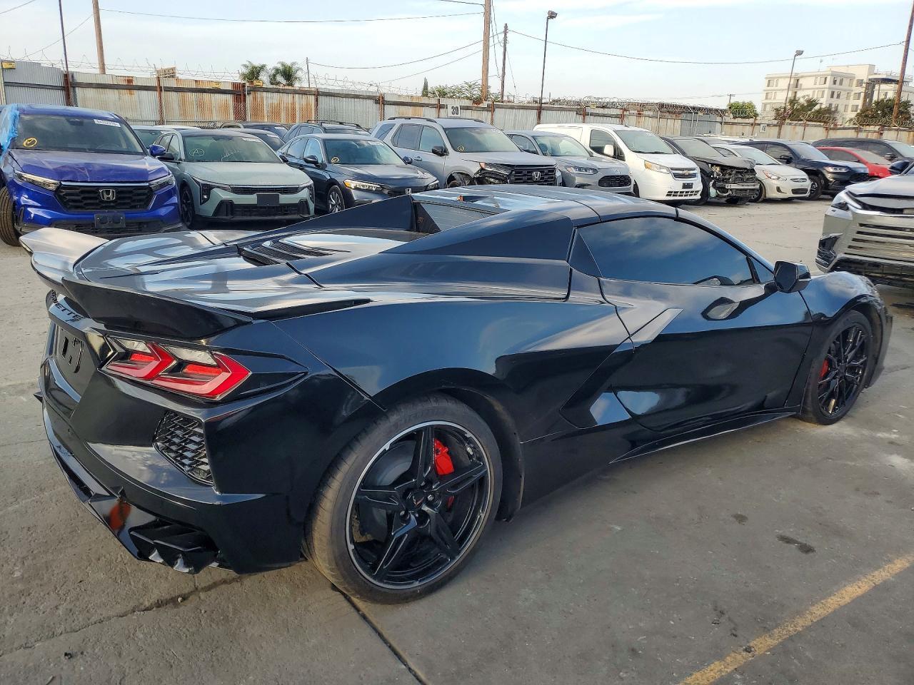 2024 CHEVROLET CORVETTE STINGRAY 2LT — Фото 3 из 12